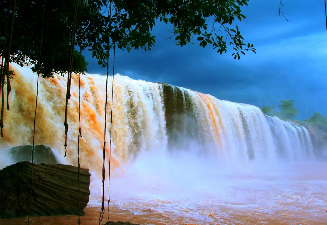 discover-the-majestic-dray-nur-waterfall-a-natural-wonder-amidst-the-central-highlands