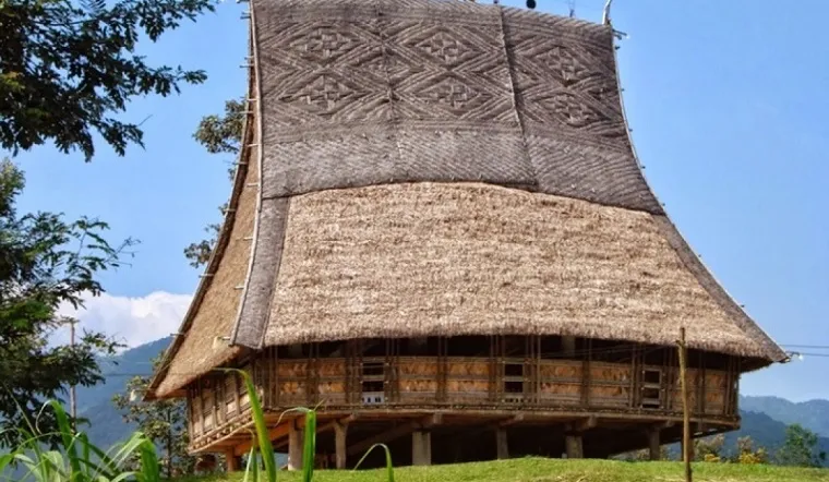 discover-the-unique-rong-houses-of-the-central-highlands-people