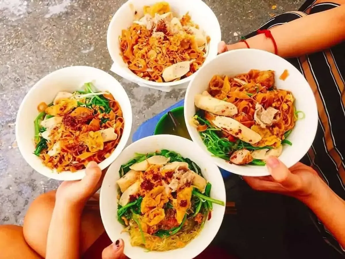 review-hanoi-late-night-street-food-should-you-try-it