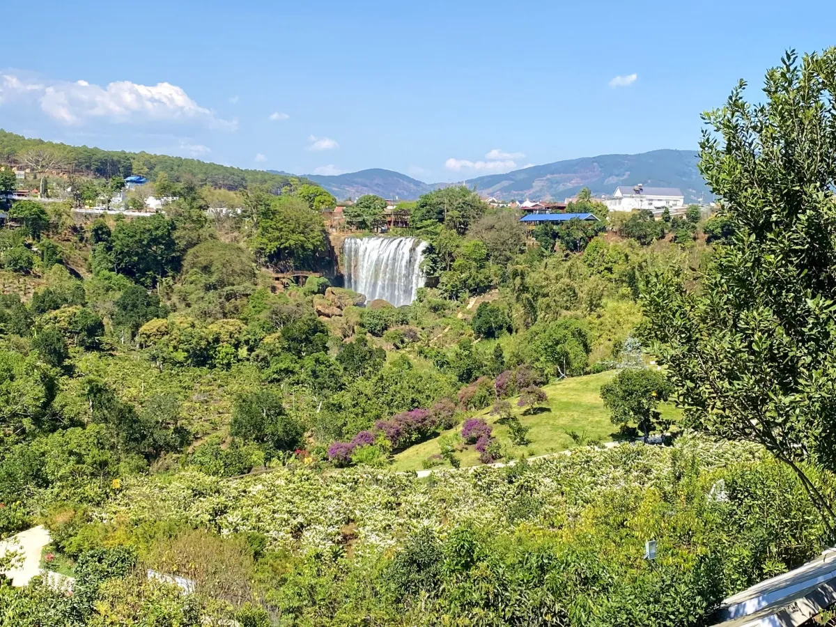 this-summer-run-to-4-super-majestic-waterfalls-in-da-lat