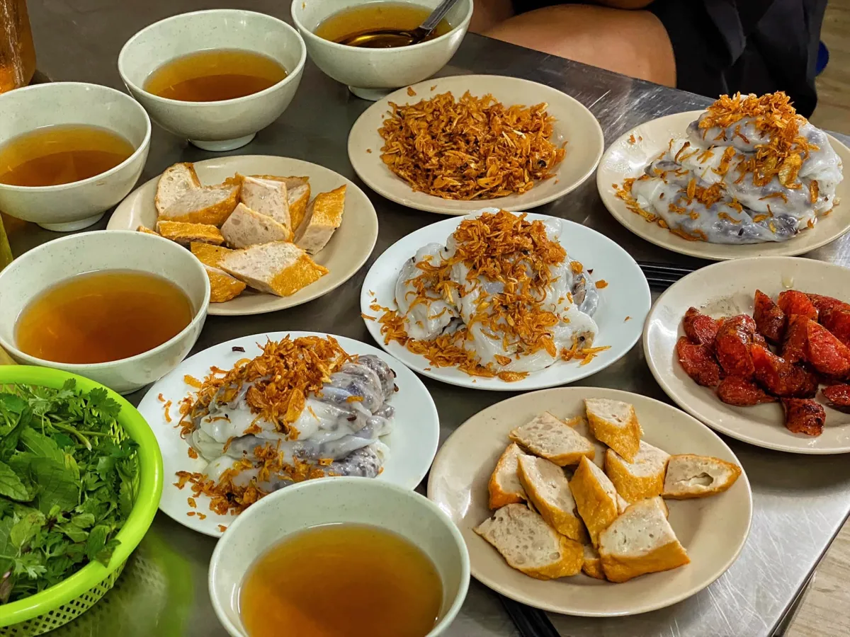 discover-the-traditional-flavors-of-delicious-banh-cuon-in-hanois-old-quarter