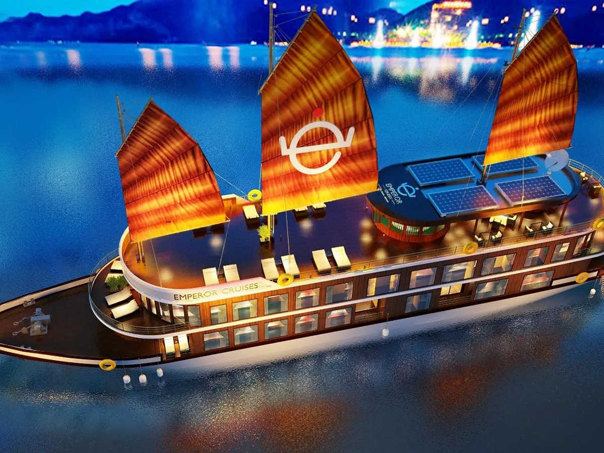 Emperor Cruises Legacy Halong (Vịnh Hạ Long, Việt Nam) - Đánh giá ...