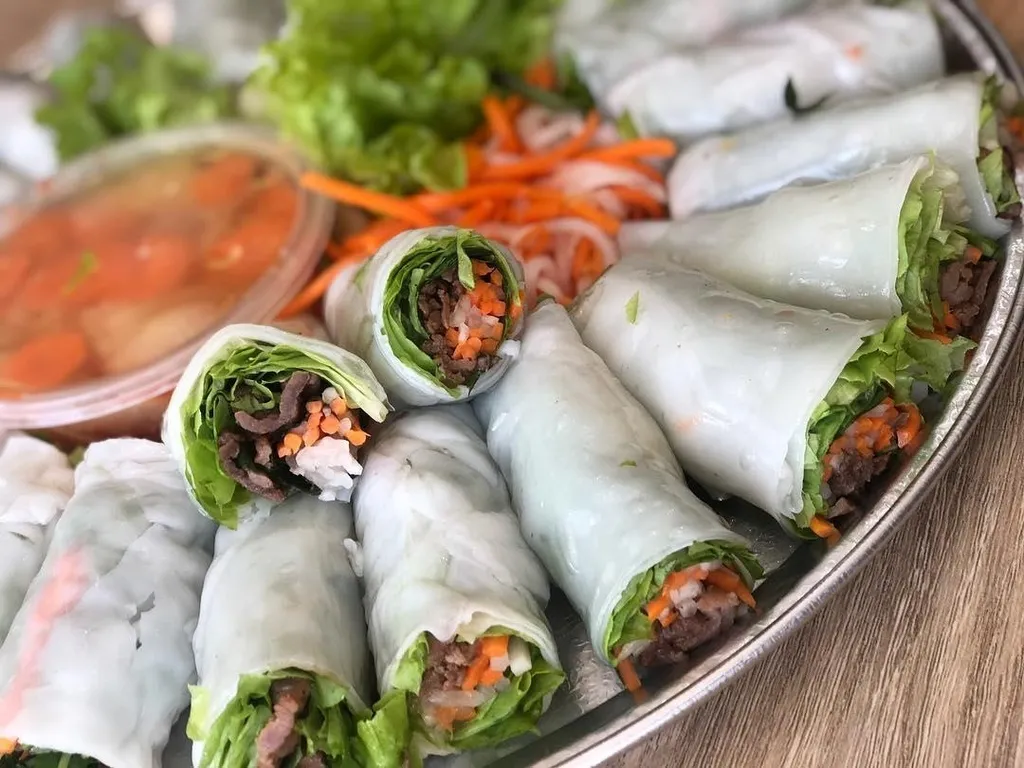 Review phở cuốn Hà Nội & gợi ý 13 địa chỉ quán ngon chuẩn vị