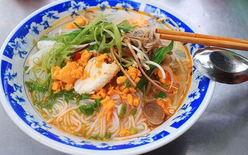 fascinated-by-the-unique-flavor-of-kien-giang-fish-noodle-soup